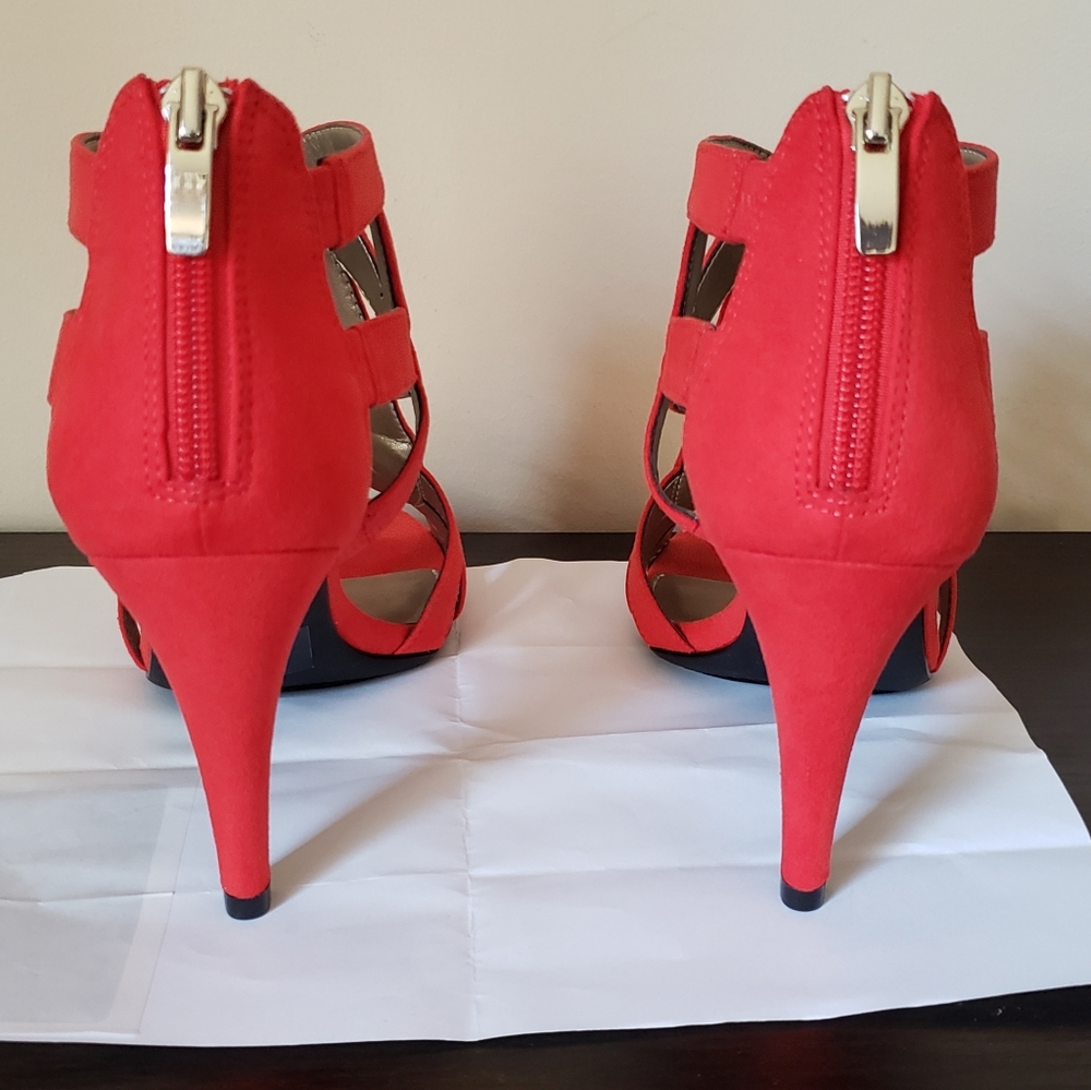 Red Sandals - Picture 3 of 4